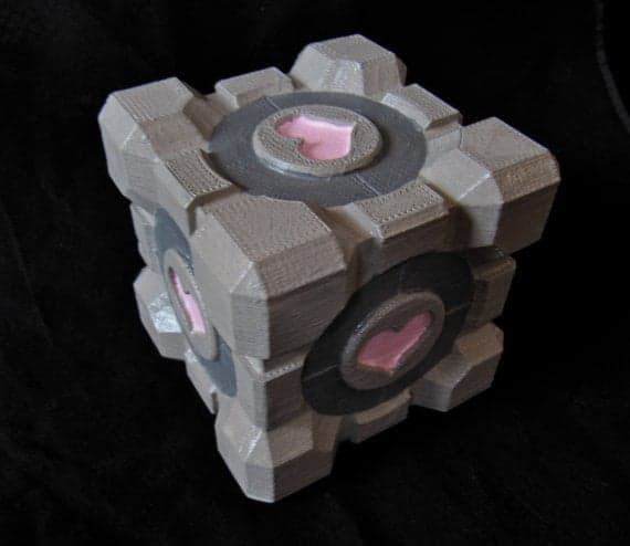 Portal Companion Cube (производное, с сердечками)