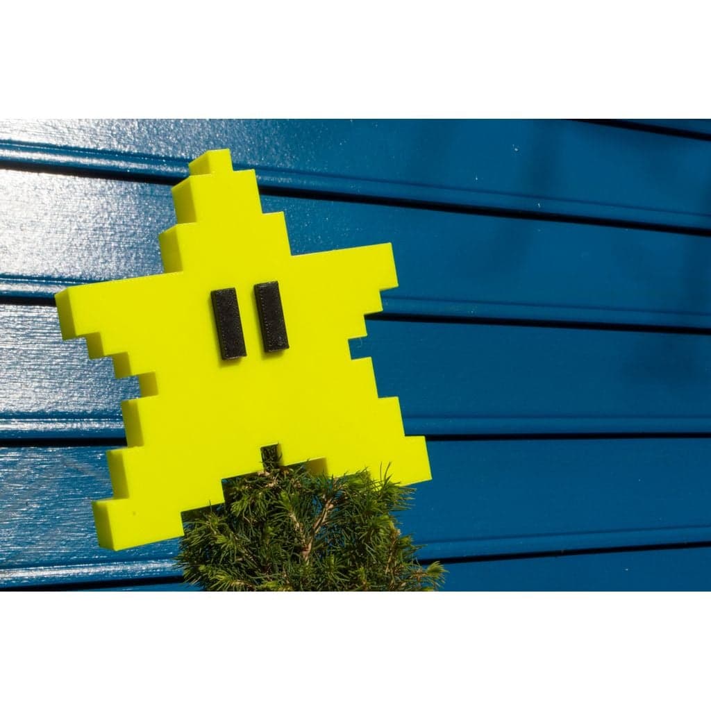 Фигурка в виде пиксельной звезды из Super Mario Bros.