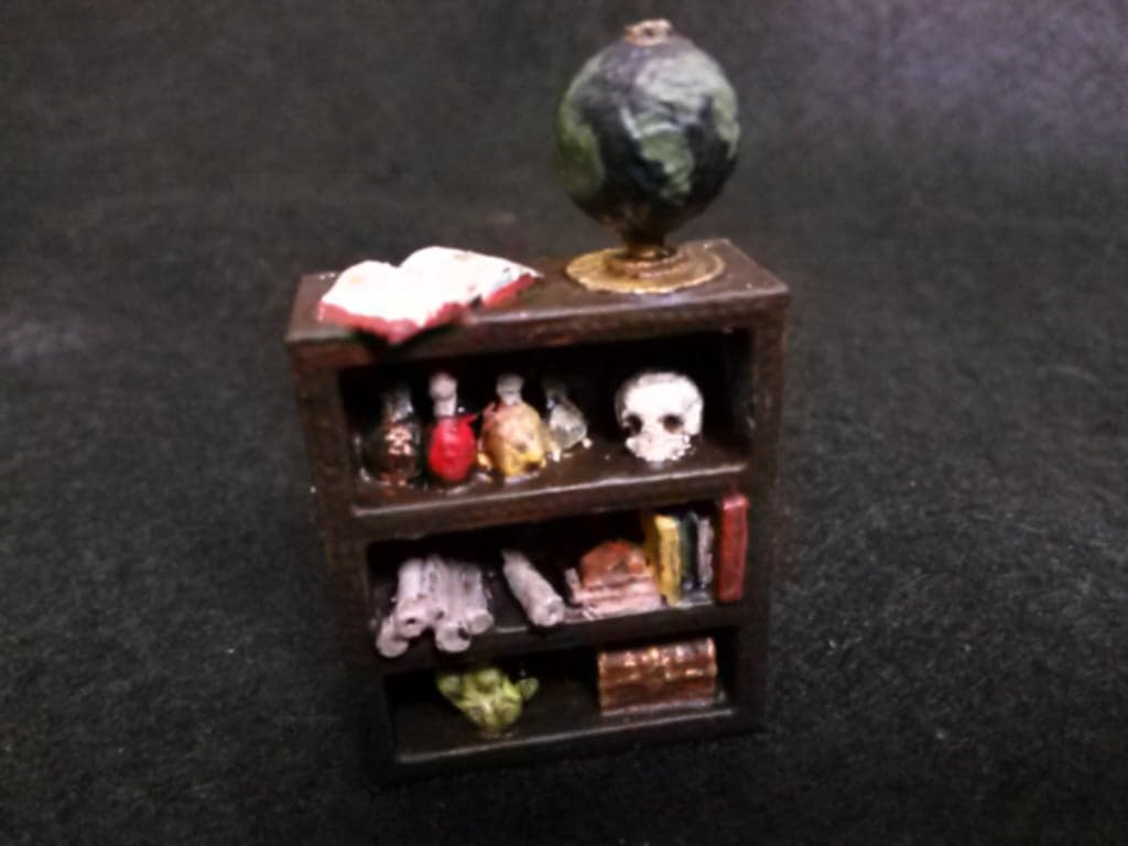 Книжный шкаф для ролевых игр в стиле фэнтези