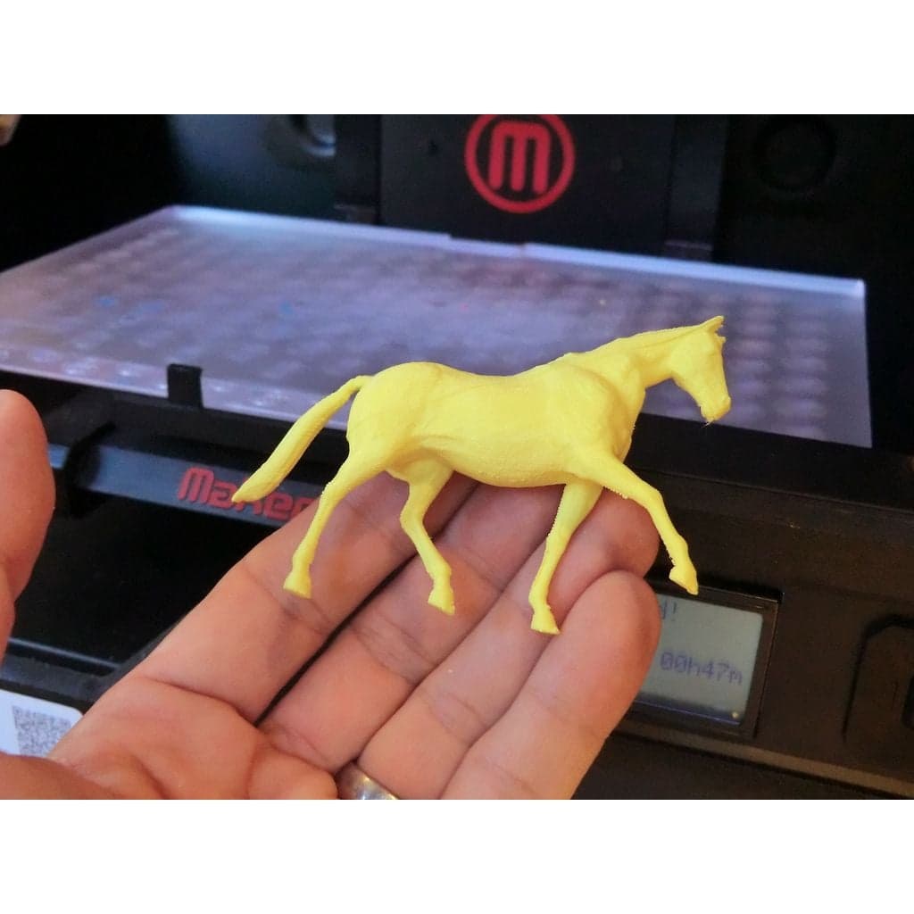 Фигурка игрушечной лошади, распечатанная на 3D-принтере (две половинки)