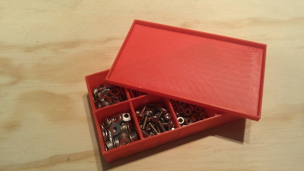 Параметрическая коробка-отсек с крышкой