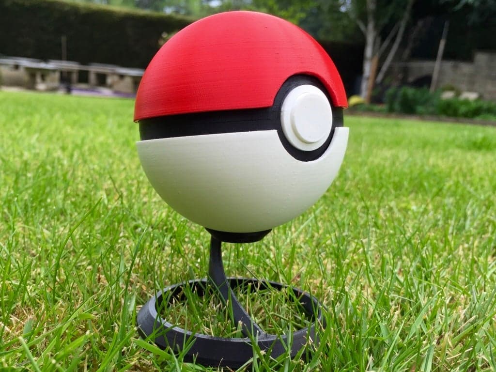 PokeBall — полностью функциональный с кнопкой и шарниром