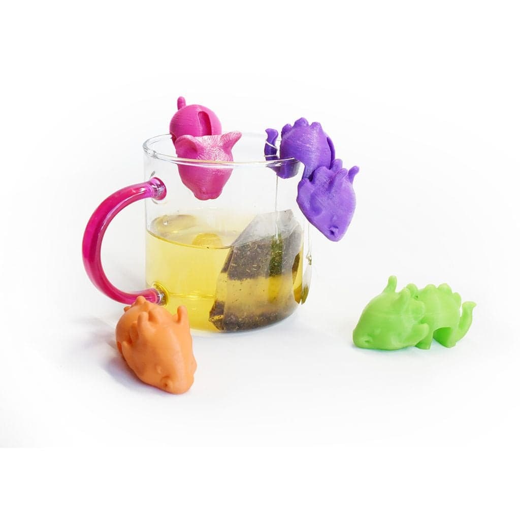 Декоративная кошка и динозавр