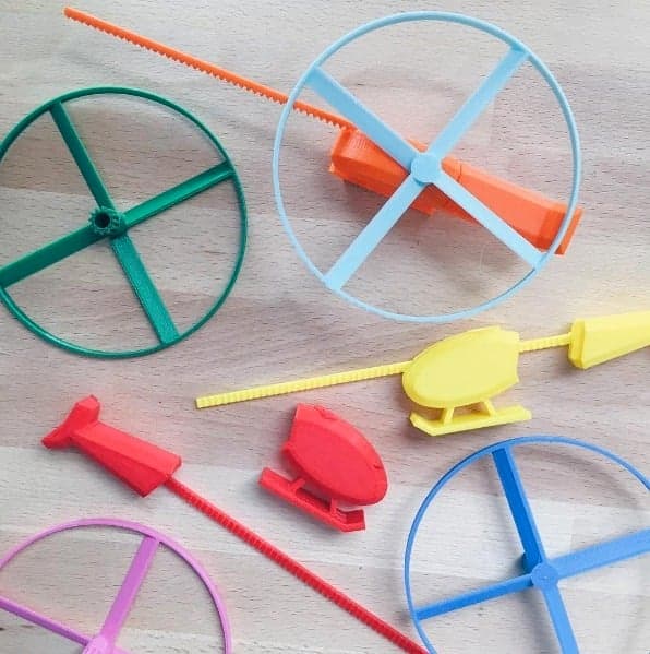 Игрушечный летающий вертолет (старый)