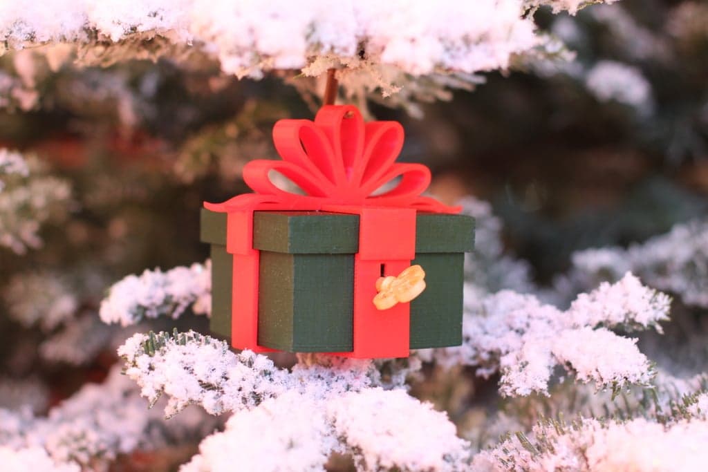 Запираемый подарок-орнамент