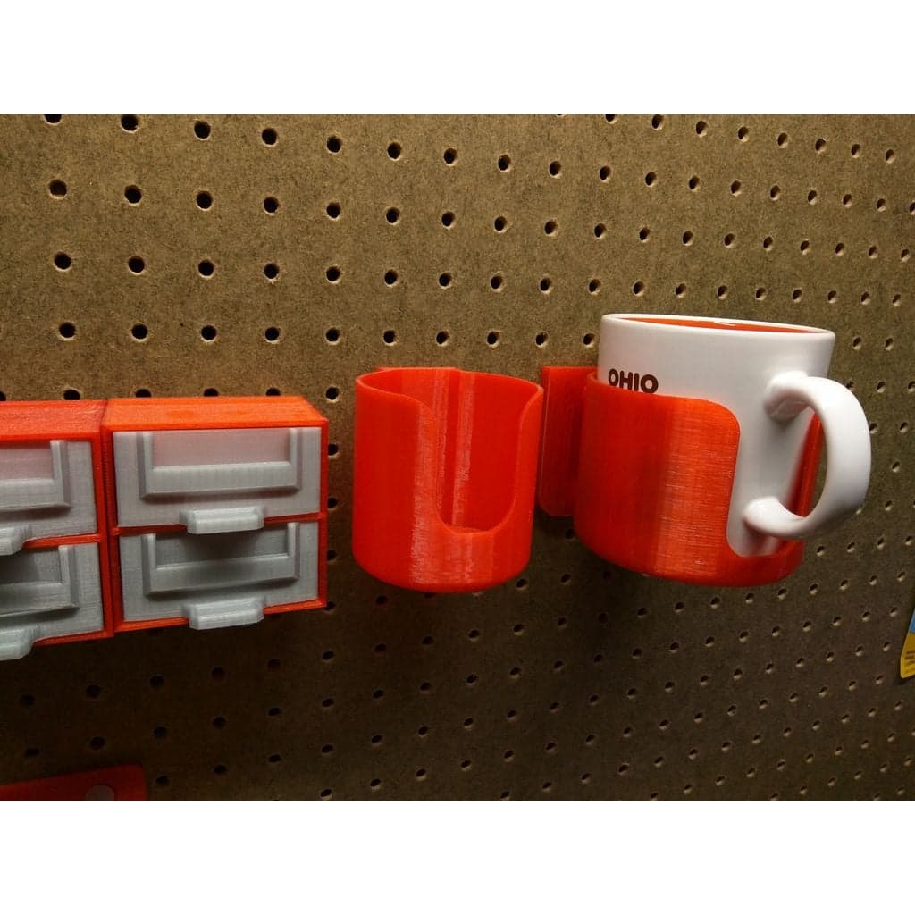 Держатель для кофейной чашки на перфорированной доске