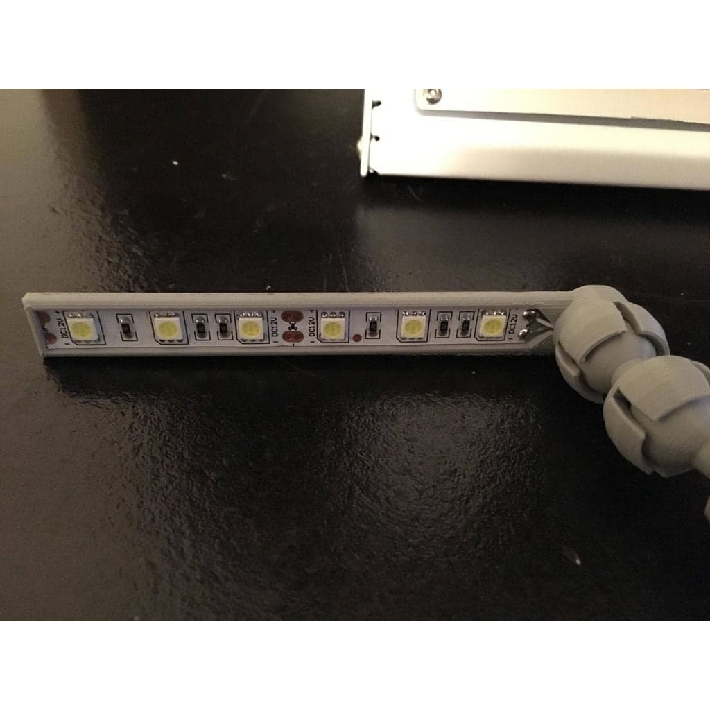 Светодиодная лампа с шариком и цоколем для секций светодиодных лент размером 10 x 50 мм.