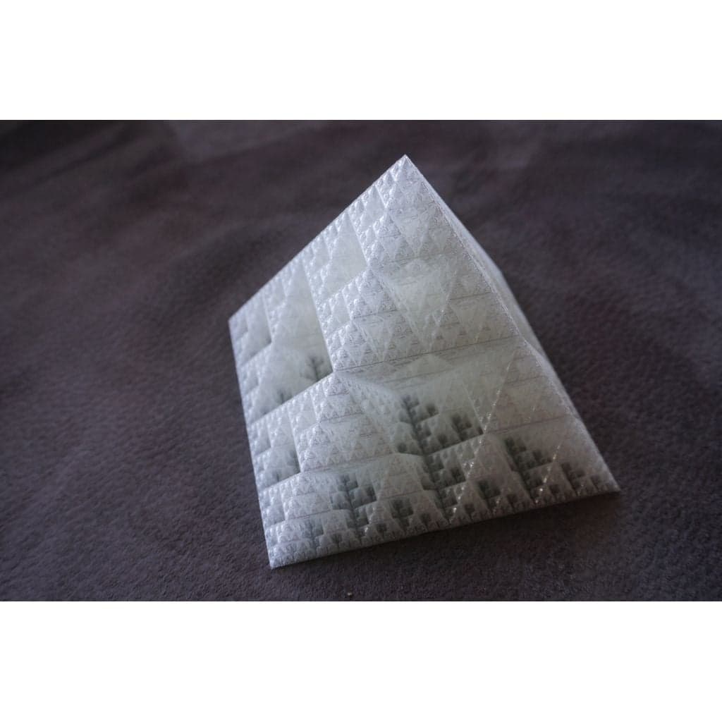 Спиральная ваза Пирамида Серпинского (Openscad)