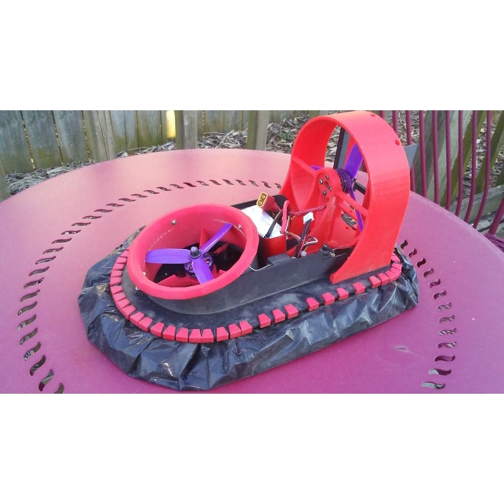 Бесщеточный радиоуправляемый гоночный корабль на воздушной подушке