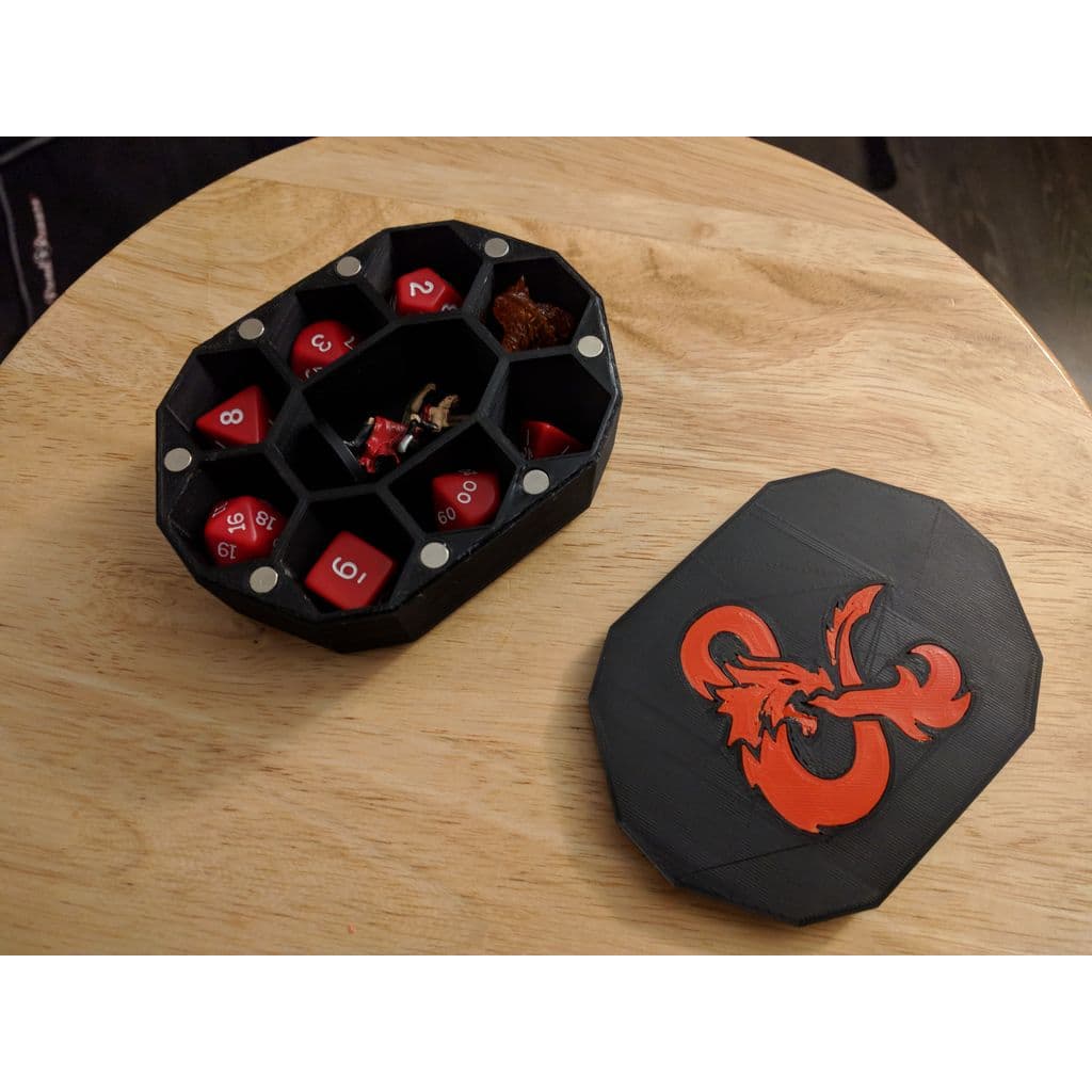 Коробка для кубиков D&D - 8 кубиков, с миниатюрой