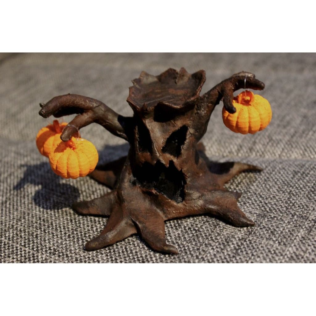 Хэллоуинское дерево с тыквами