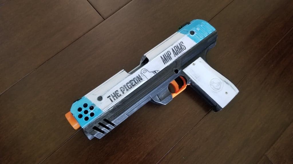 Pigeon — полуавтоматический пистолет с магнитным питанием.