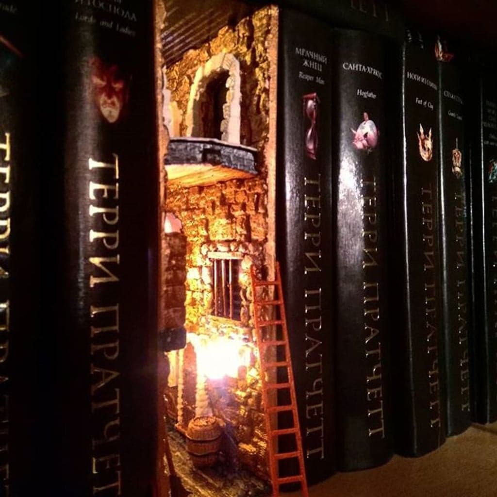 Вставка для книжной полки в стиле фэнтези