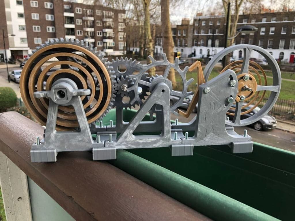 Смотреть игрушку Escapement Desk