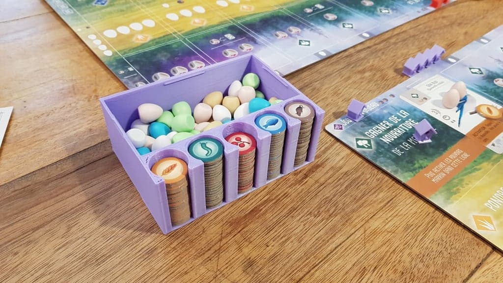 Яйцо с размахом крыльев и коробка с едой