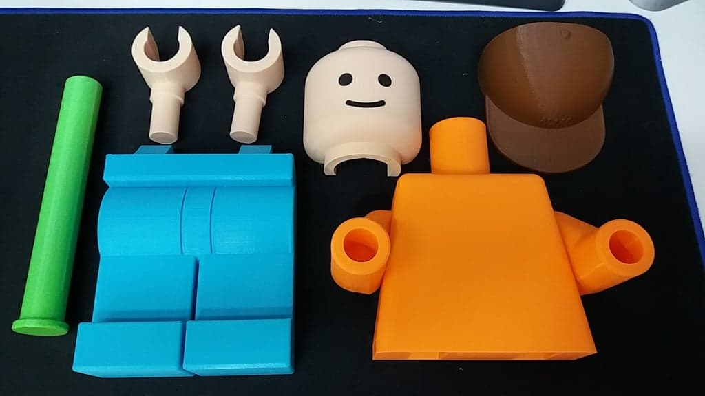 Лего человечек в кепке (держатель для туалетной бумаги) ремикс