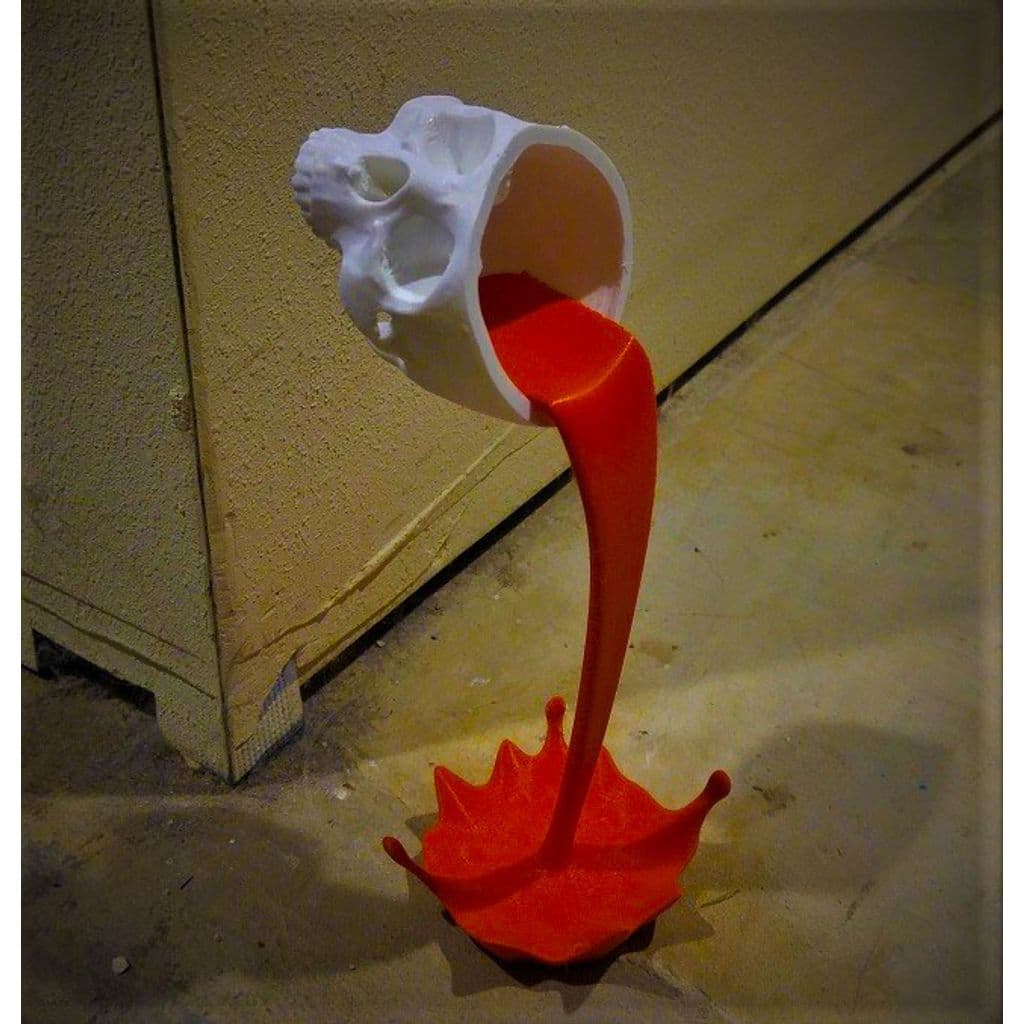 Плавающий, пролитый череп