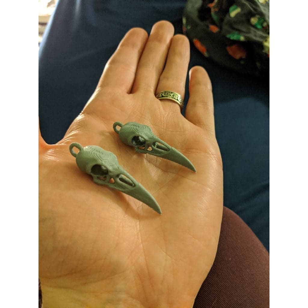 Серьга с черепом ворона