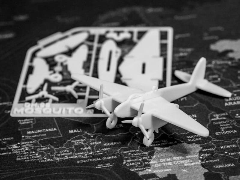 Карточка с набором средств от комаров стоимостью 98 дирхамов