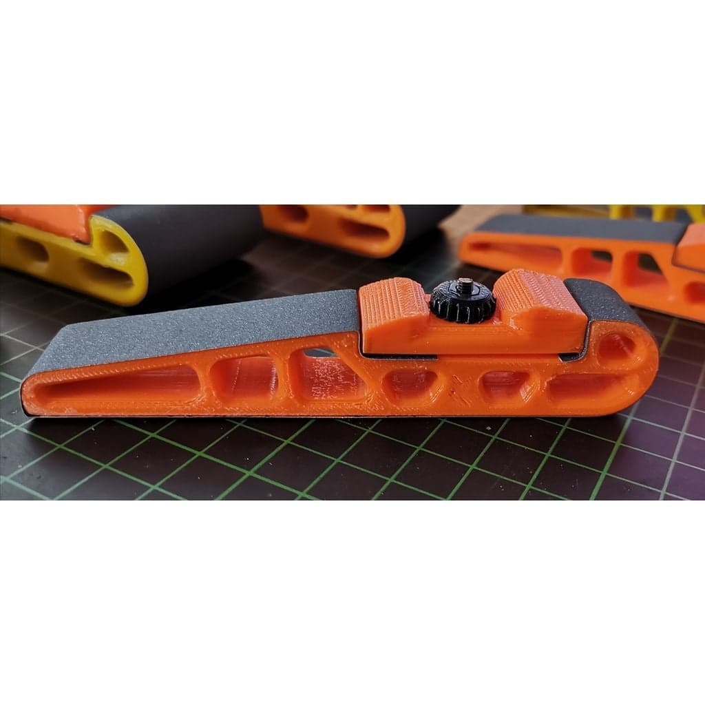 Маленький мини-шлифовальный блок — с фаской, шириной 0,67 дюйма / 17 мм.