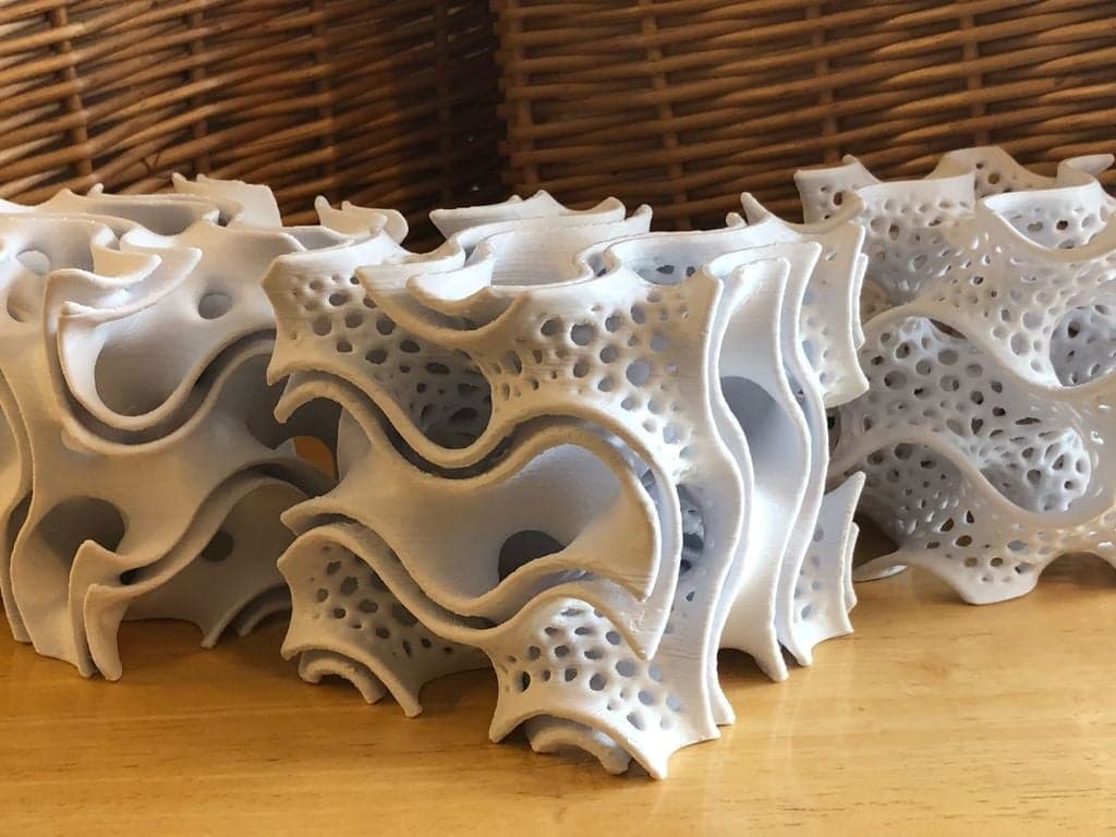 Три гироидные скульптуры