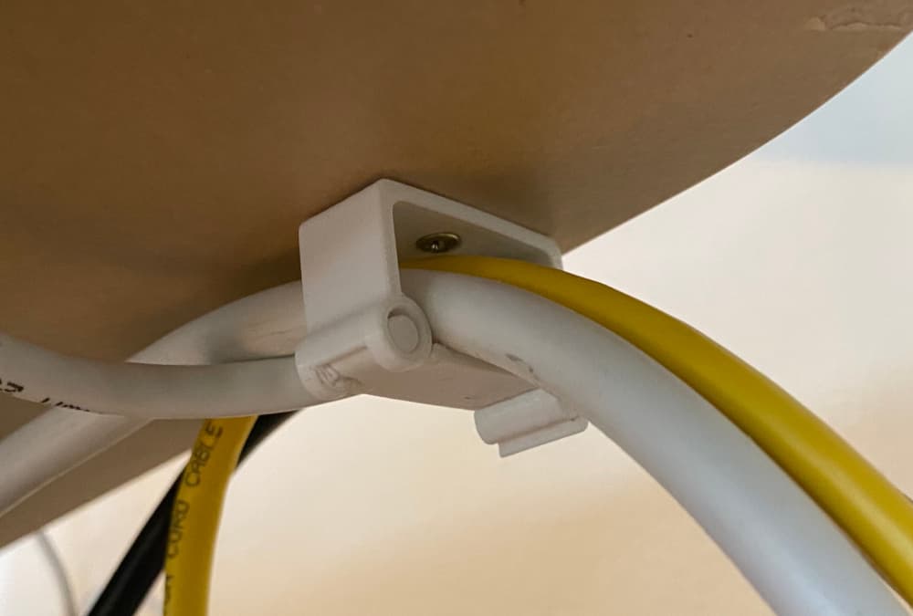 Прочный зажим для кабеля