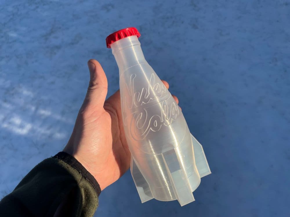 Пустая бутылка из-под ядер-колы FALLOUT