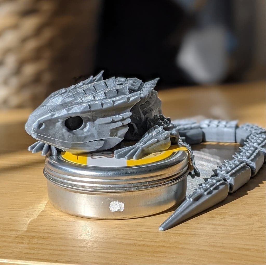 Красноглазый крокодиловый сцинк — шарнирный