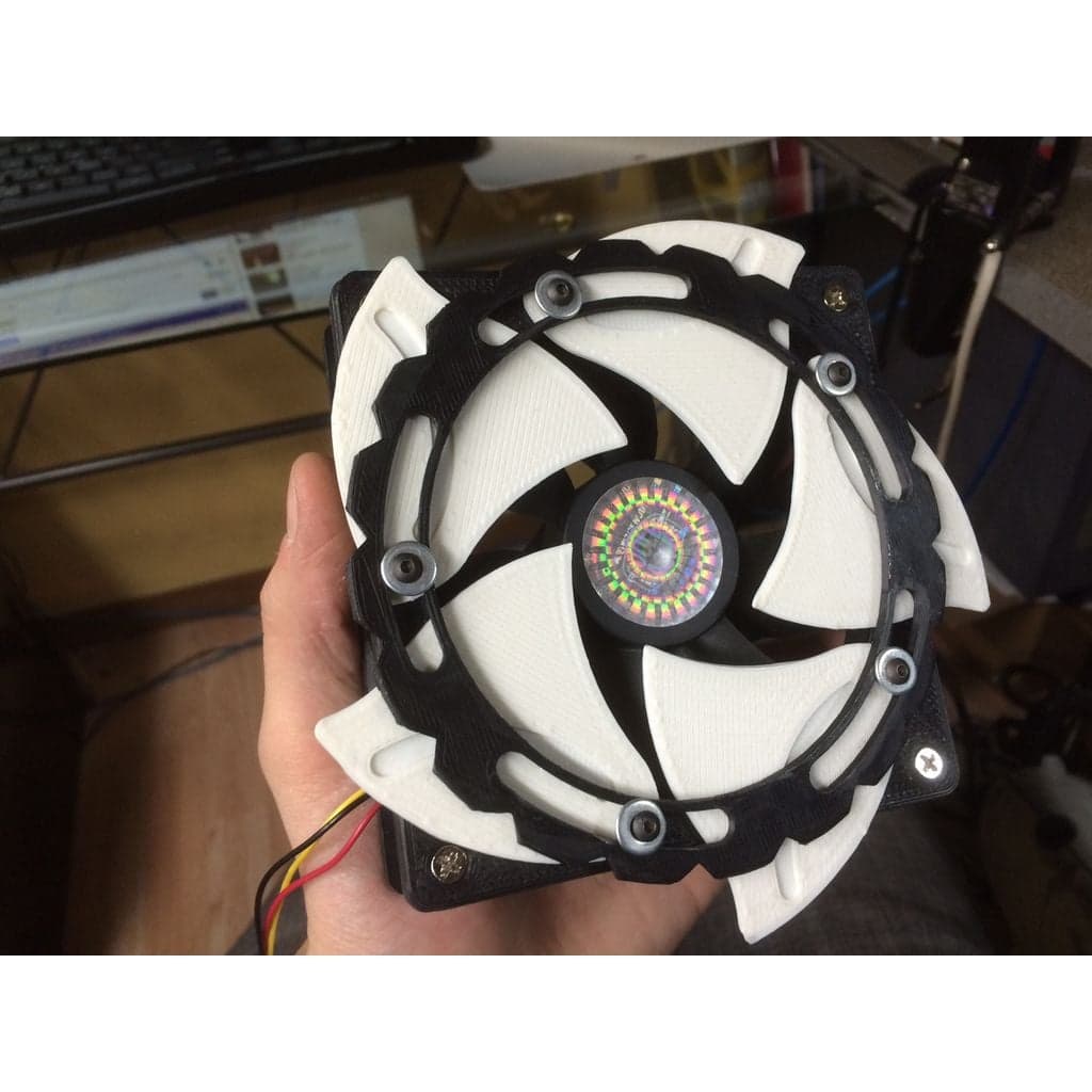 Дверца с апертурой вентилятора 120 мм.