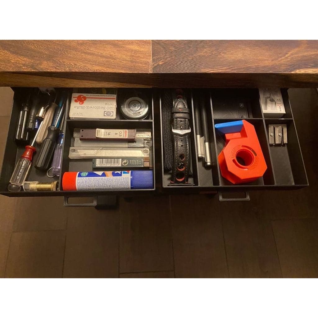 Под ящиками стола