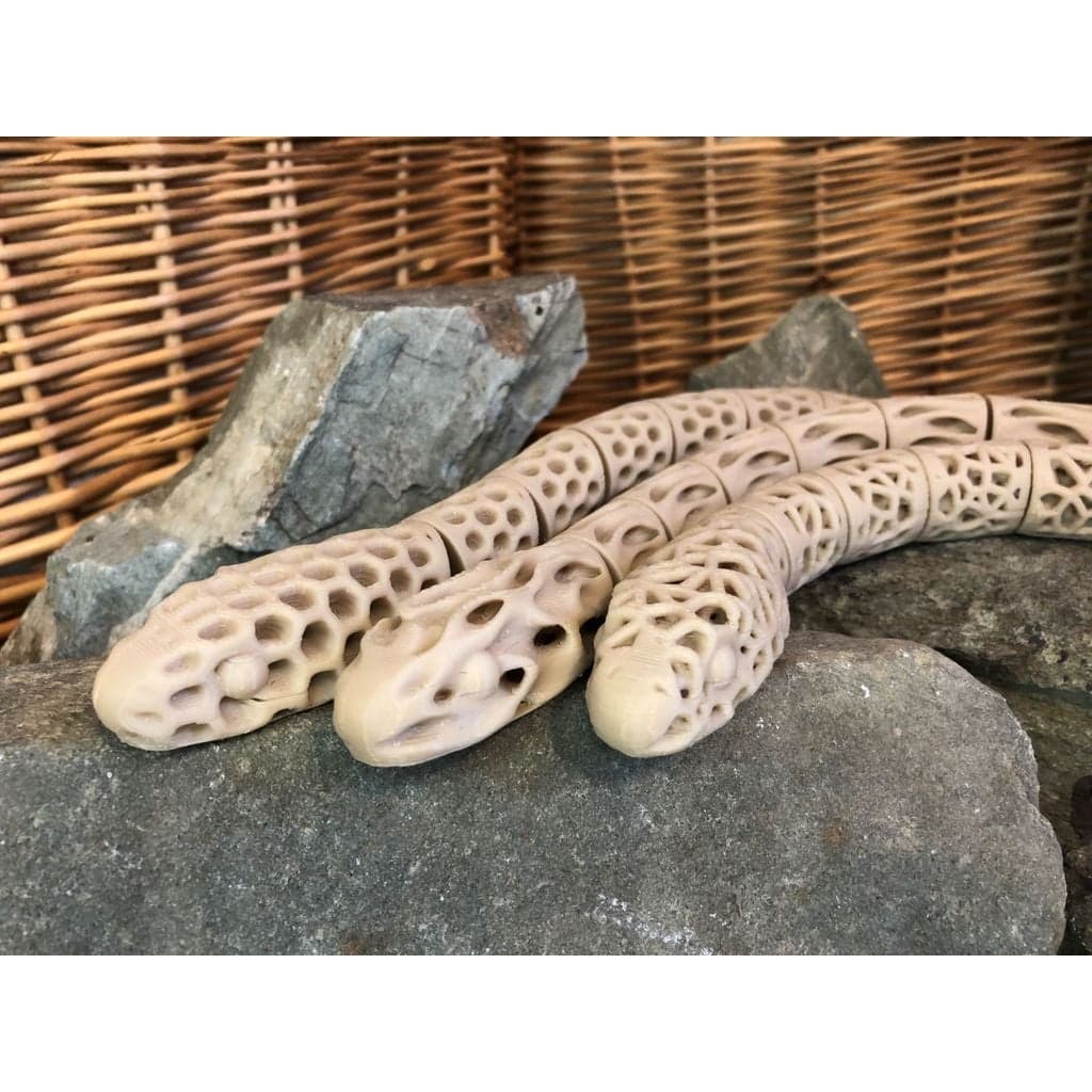 Три змеи с шарнирной топологией