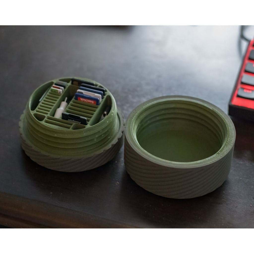 Двухсекционный футляр для хранения Sd-карт с резьбой