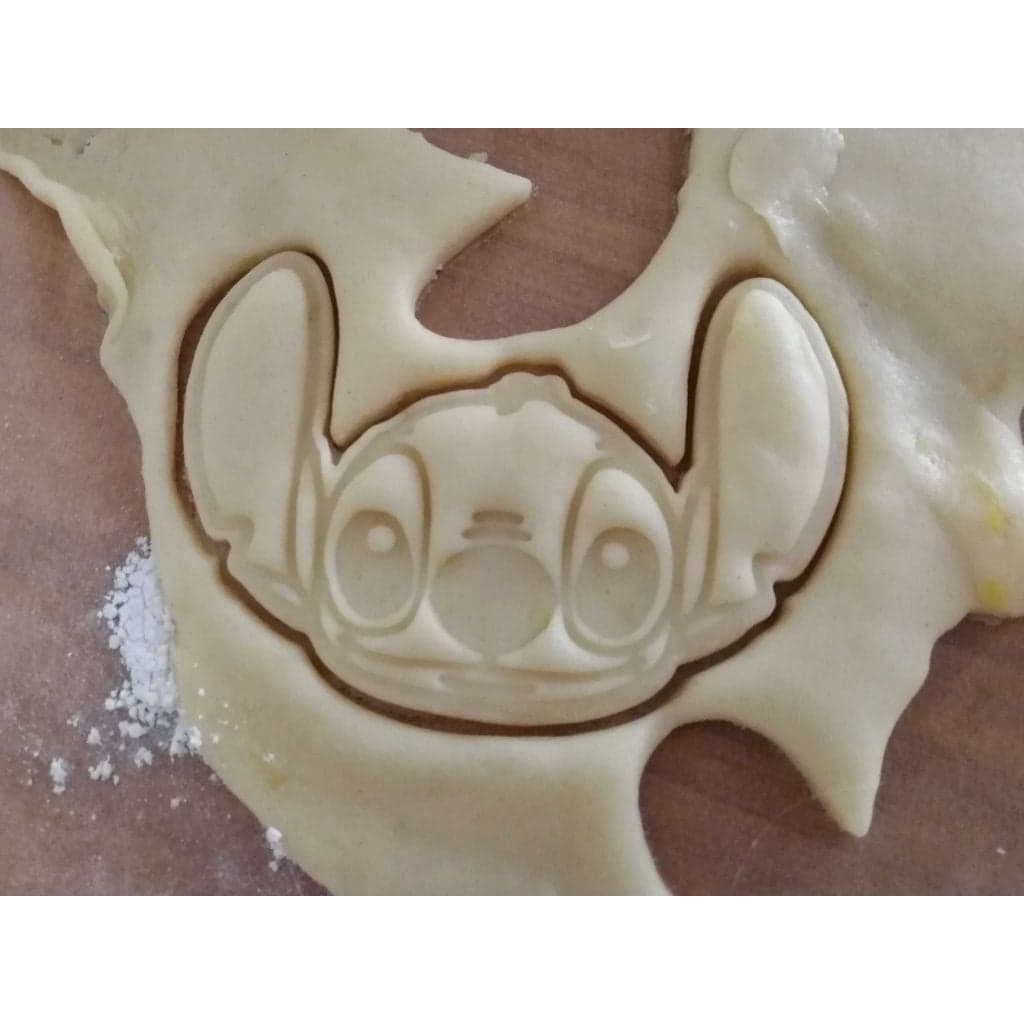 Вырезать формочку для печенья/бисквита