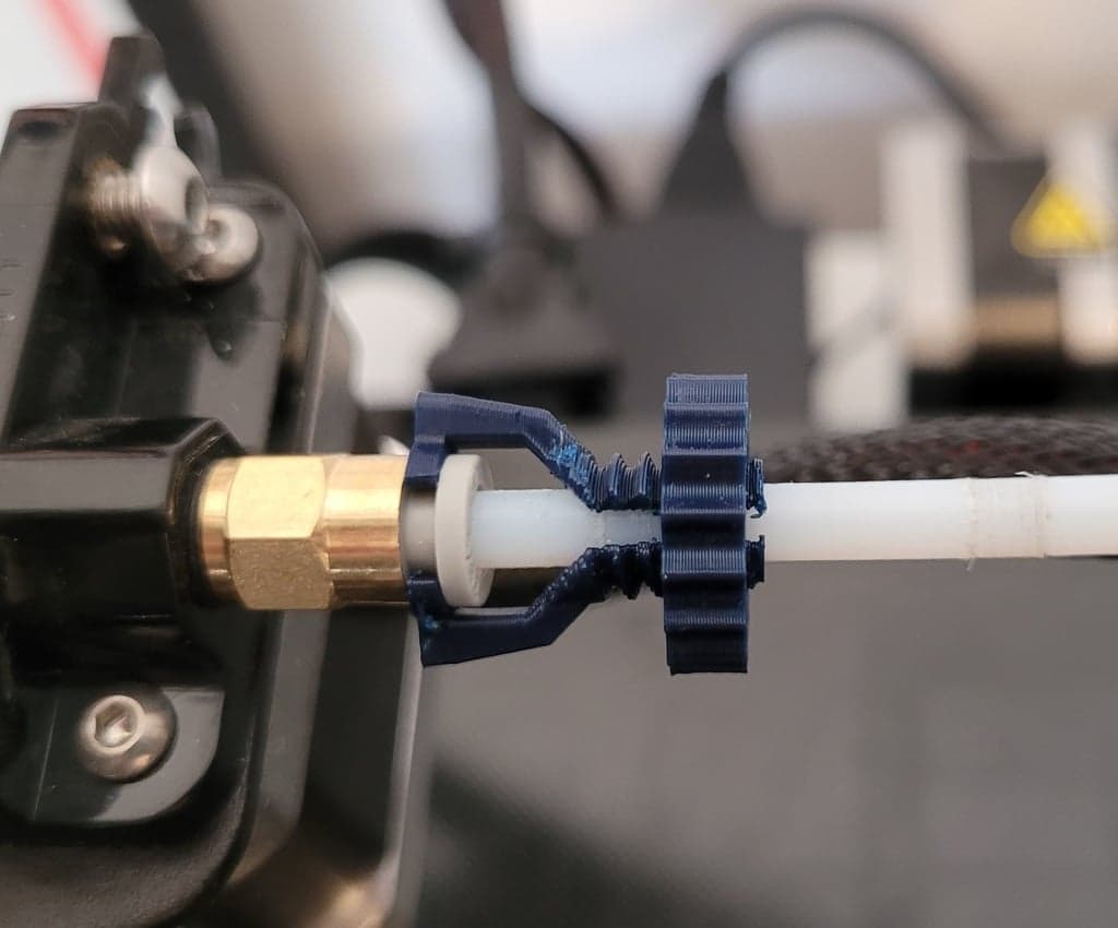 Ender 3 (или любой другой, вероятно) боуденовский зажим для экструдера