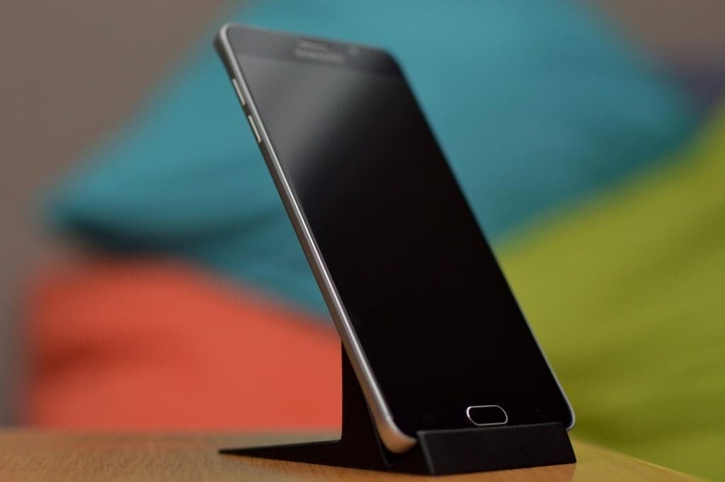 Универсальная подставка для телефона и планшета