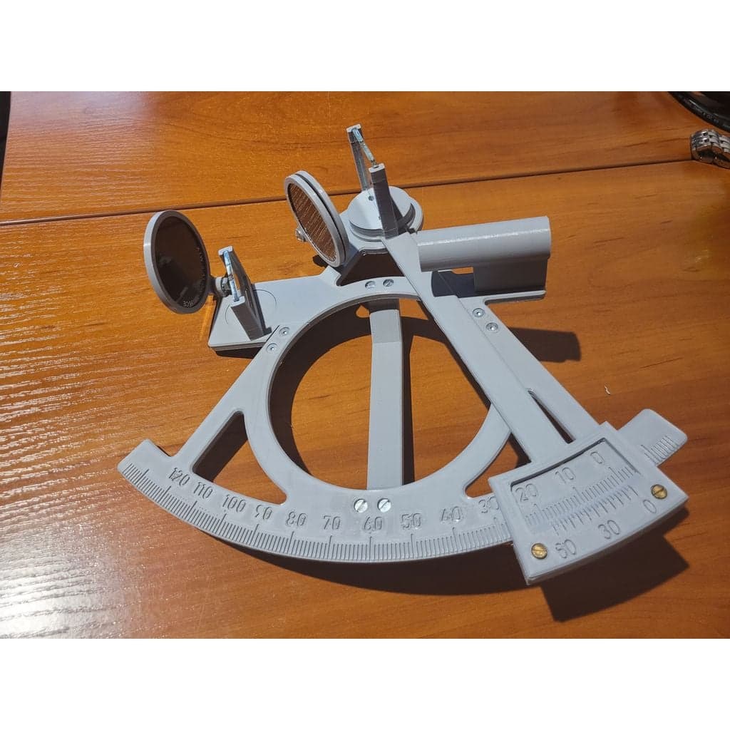 Секстант полностью функционален.