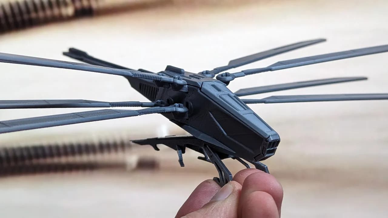 Карточка с королевским орнитоптером Дома Атрейдесов