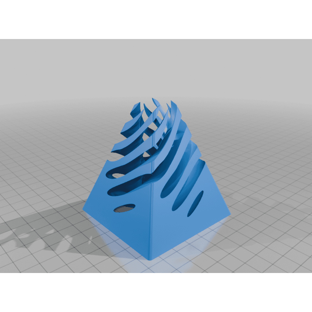 Вращающаяся траверсантная пирамида - вращающаяся пирамида, проходящая сквозь друг друга.