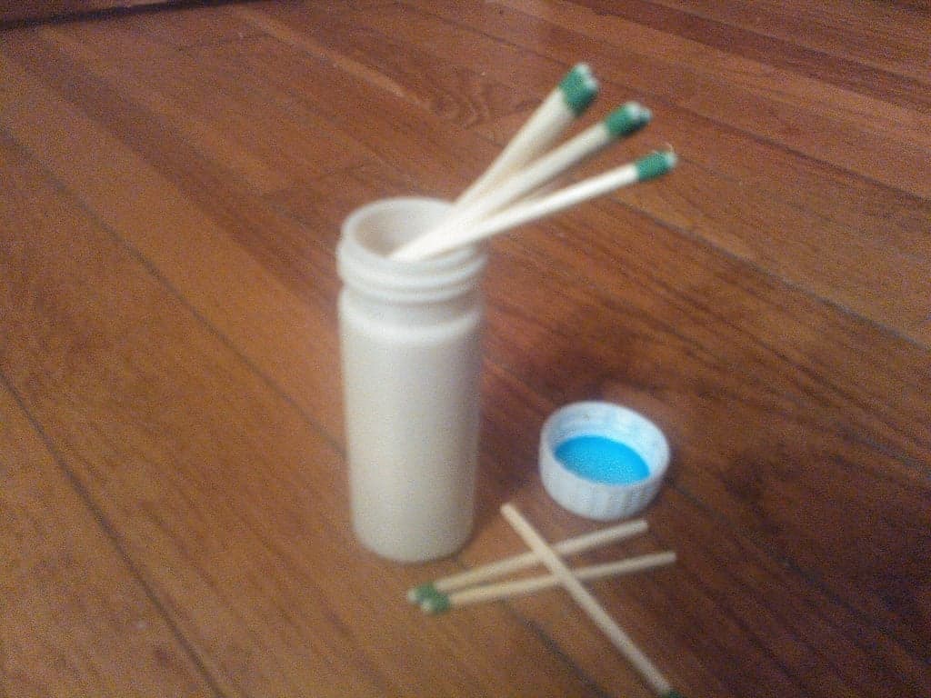 Спичечный футляр с резьбой для поп-бутылки