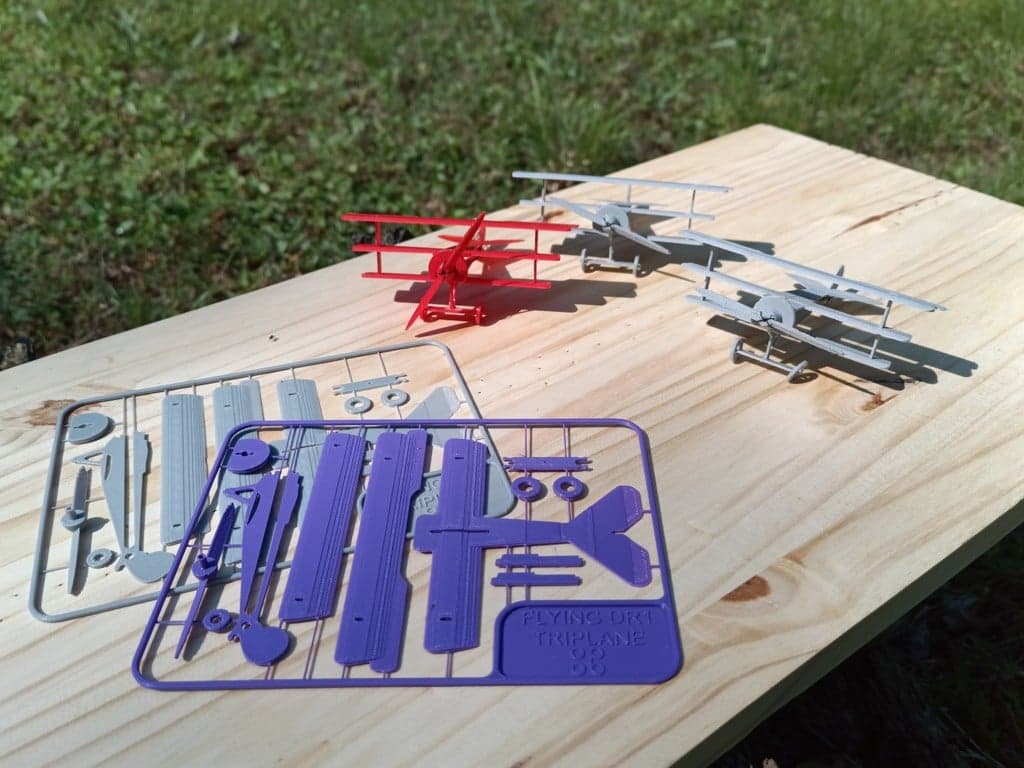 Карточка с комплектом летающего немецкого триплана Первой мировой войны