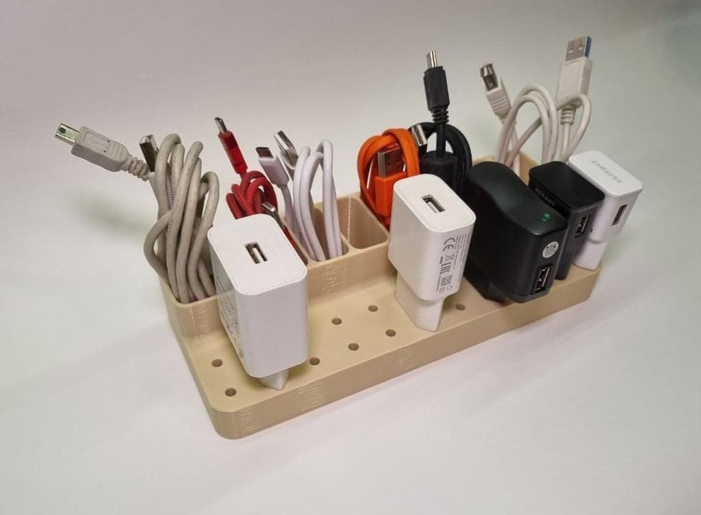 Органайзер для Usb-кабелей и зарядных устройств.