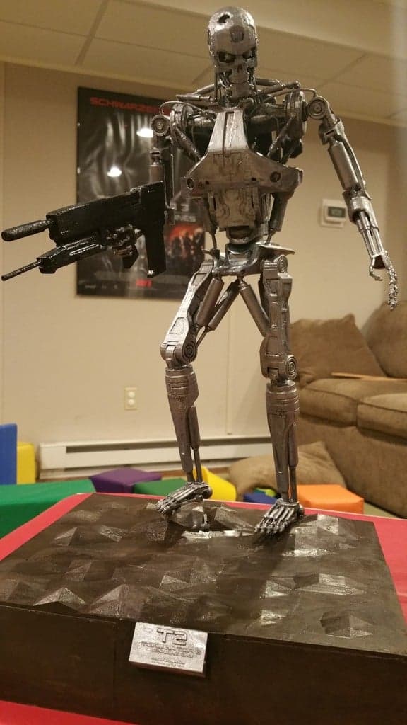 Терминатор Т-800 на базе