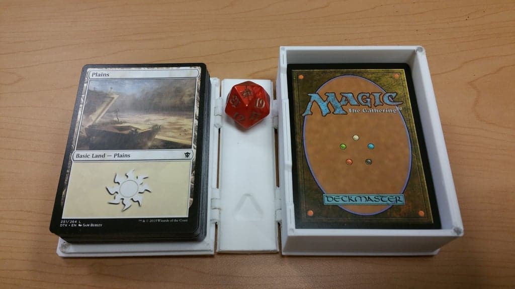 MTG (Magic the Gathering): коробка на 75 карт и коробка на 100 карт в протекторах